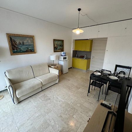 Tirrenia Beach House - Sea Front With Private Beach Sanremo Esterno foto