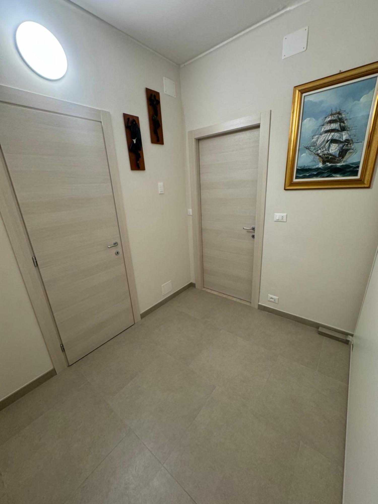 Tirrenia Beach House - Sea Front With Private Beach Sanremo Esterno foto
