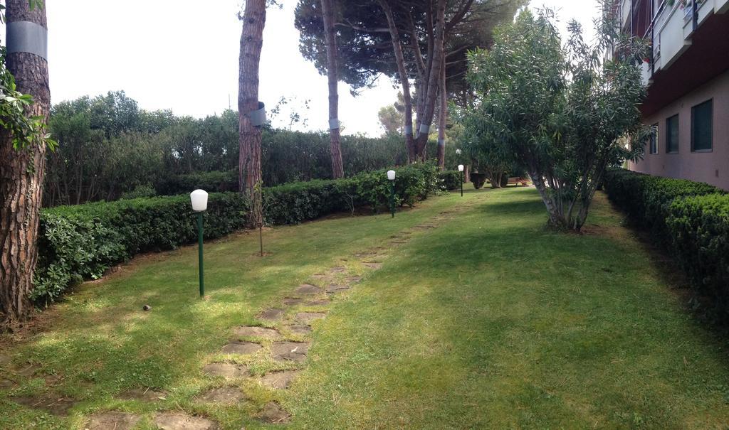 Tirrenia Beach House - Sea Front With Private Beach Sanremo Esterno foto
