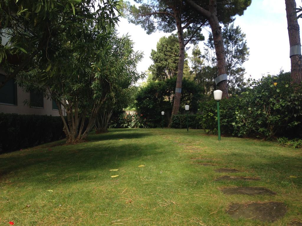 Tirrenia Beach House - Sea Front With Private Beach Sanremo Esterno foto